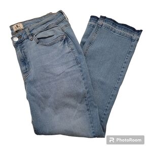 D/c Penningtons light wash released hem jeans